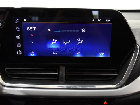 Used 2025 Chevrolet Trax LT FWD image 17