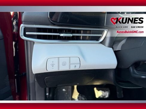 Used 2025 Hyundai Elantra Limited image 8