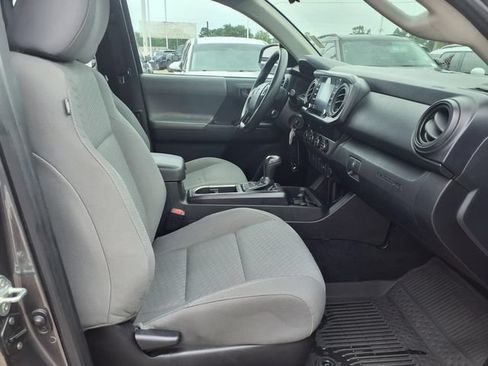Used 2021 Toyota Tacoma SR AWD/4WD image 19