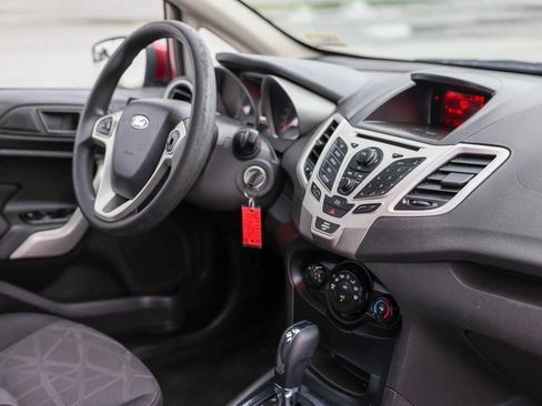 Used 2013 Ford Fiesta SE FWD image 10