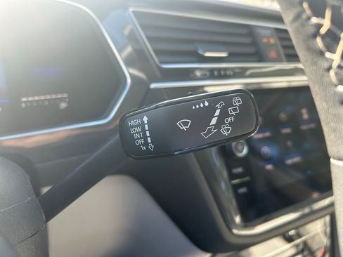Used 2023 Volkswagen Tiguan SE image 22