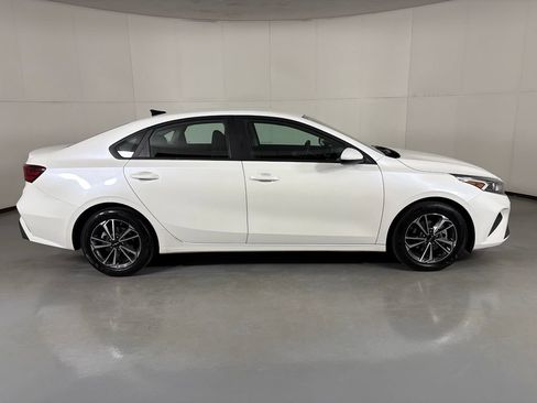 Used 2024 Kia Forte LXS FWD image 9