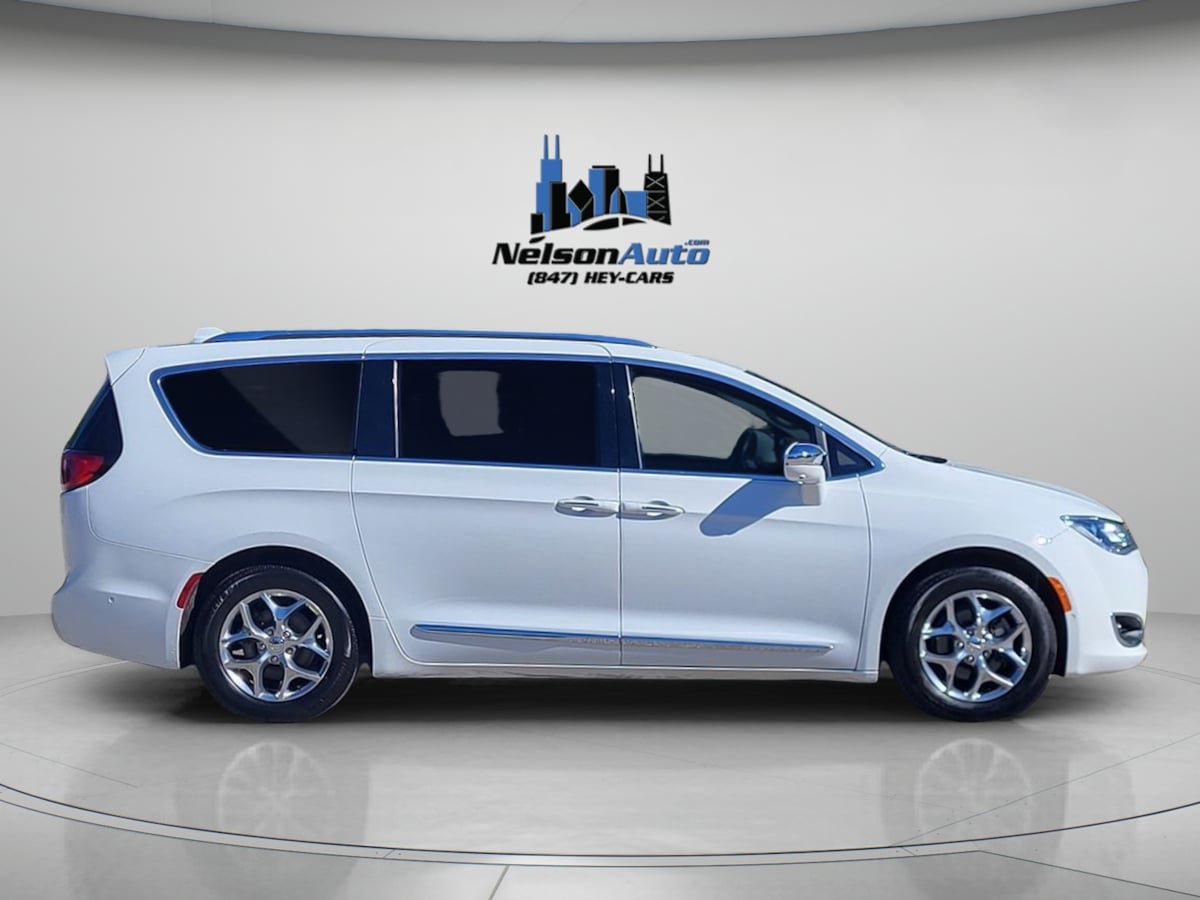 Used 2019 Chrysler Pacifica Limited w/ Advanced Safetytec Group FWD image 3
