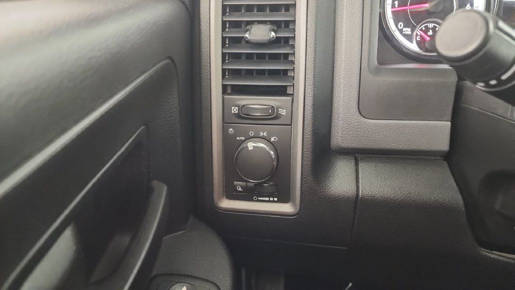 Used 2015 RAM 2500 Tradesman w/ Chrome Appearance Group AWD/4WD image 16