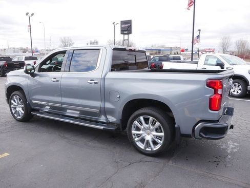 Used 2025 Chevrolet Silverado 1500 High Country w/ High Country Premium Package AWD/4WD image 5