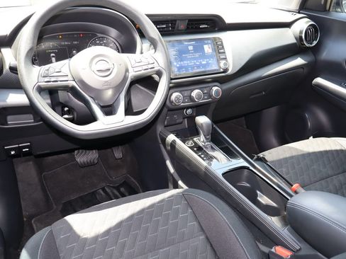 Used 2024 Nissan Kicks SV FWD image 4