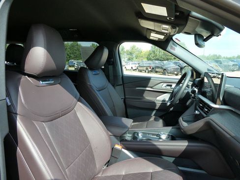 New 2027 Ford Explorer Platinum AWD/4WD image 9
