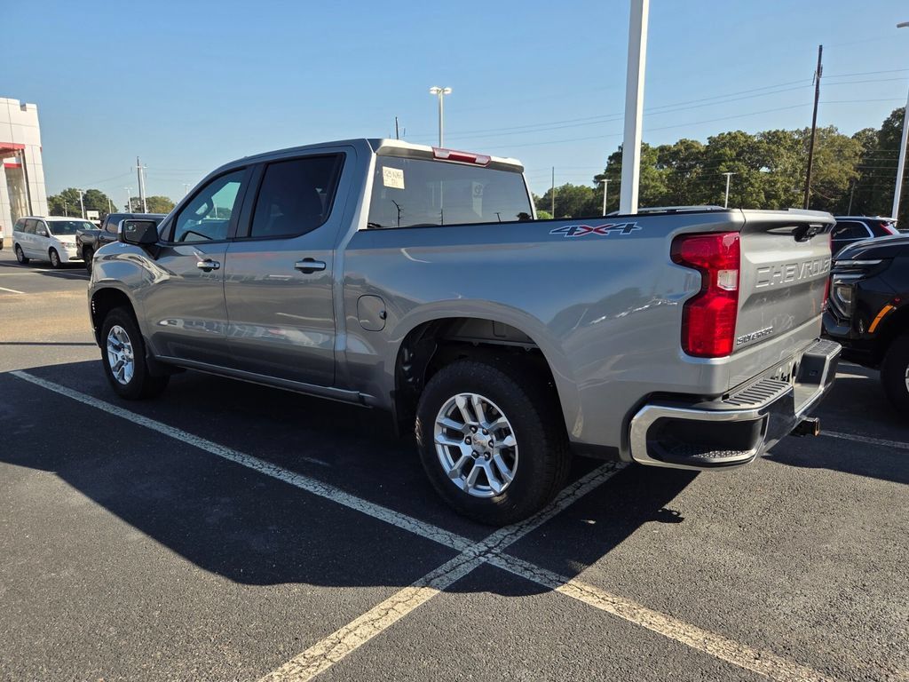 Used 2024 Chevrolet Silverado 1500 LT AWD/4WD image 7