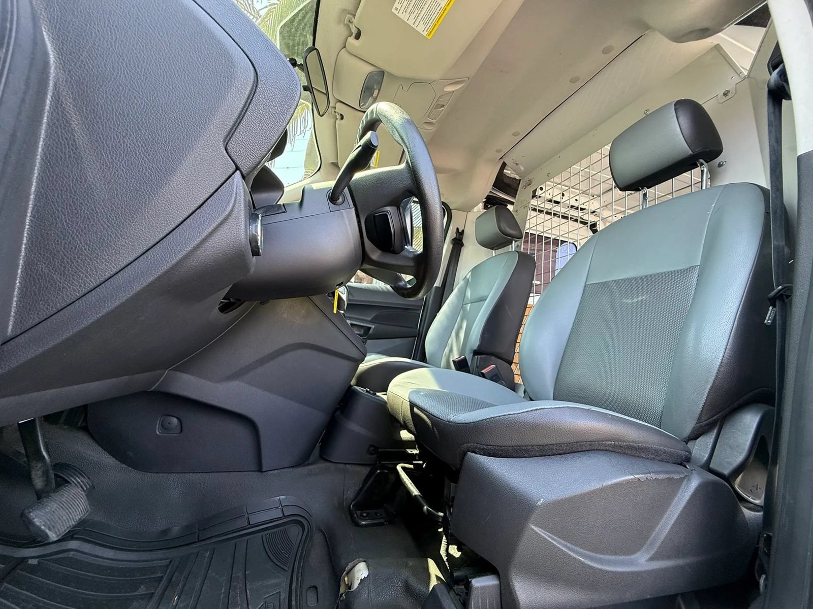 Used 2015 Ford Transit Connect XL FWD image 28