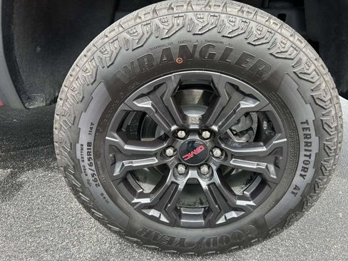 Used 2025 GMC Canyon Elevation w/ Convenience Package AWD/4WD image 7