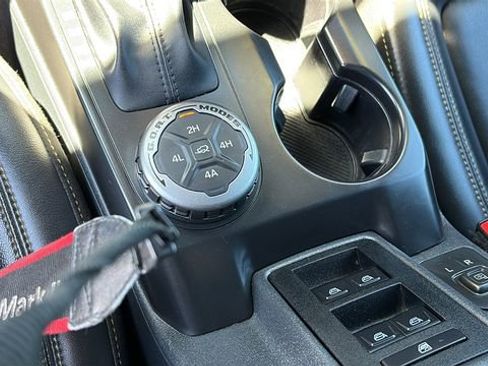 Used 2025 Ford Bronco Badlands w/ Sasquatch Package AWD/4WD image 19