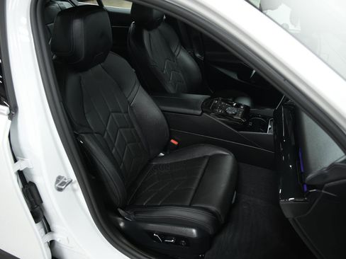 Used 2026 BMW 530i xDrive w/ Premium Package image 17