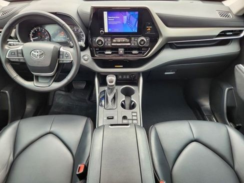 Used 2023 Toyota Highlander XLE image 26