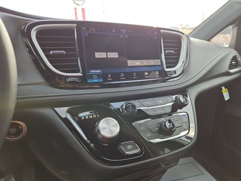 New 2026 Chrysler Pacifica Select image 35