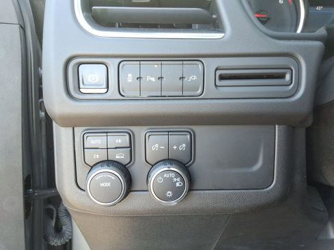 Used 2021 Chevrolet Suburban RST image 37