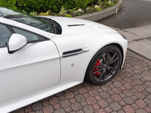 Used 2015 Aston Martin V8 Vantage GT image 9