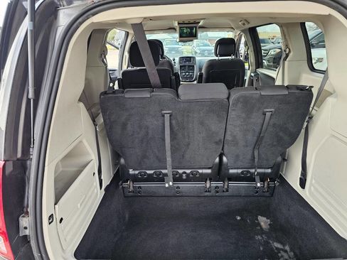 Used 2018 Dodge Grand Caravan SE w/ UConnect Hands-Free Group image 14