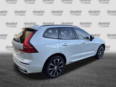 Used 2025 Volvo XC60 B5 Plus image 10