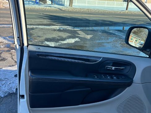 Used 2011 Chrysler Town & Country Touring w/ Security Group image 19