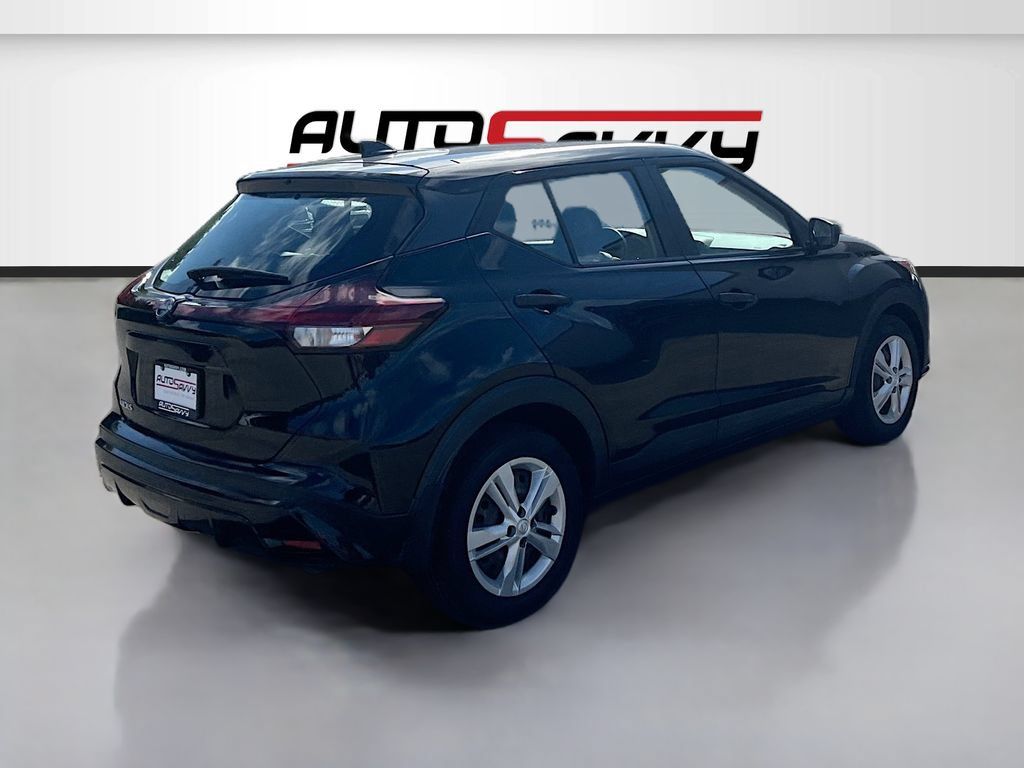 Used 2022 Nissan Kicks S FWD image 7