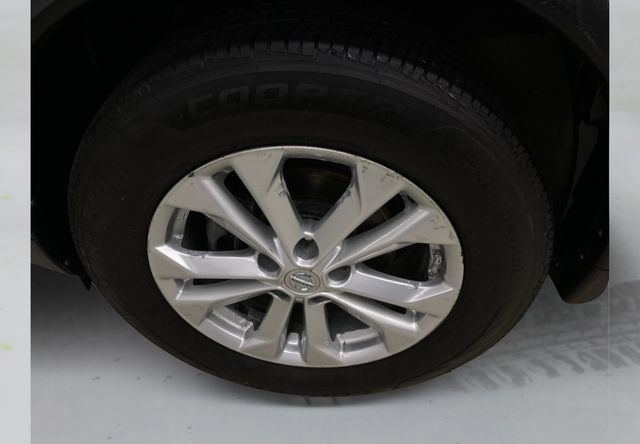Used 2015 Nissan Rogue SV w/ SV Moonroof Package AWD/4WD image 20