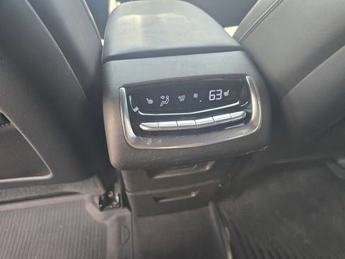 Used 2024 Cadillac XT6 Premium Luxury w/ Technology Package FWD image 16