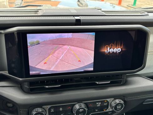 Used 2025 Jeep Wrangler Unlimited Sahara AWD/4WD image 23