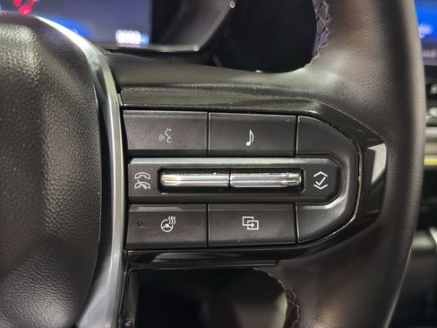 Used 2025 Chevrolet Colorado ZR2 w/ Midnight Edition AWD/4WD image 27