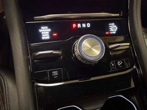 Used 2023 Jeep Grand Cherokee L Summit w/ Luxury Tech Group V image 17