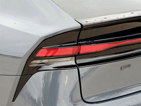 Used 2023 Toyota Prius XLE image 6