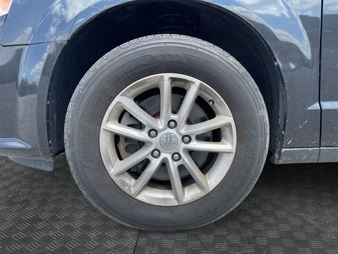 Used 2016 Dodge Grand Caravan SXT w/ Rear Park Assist Package FWD image 9