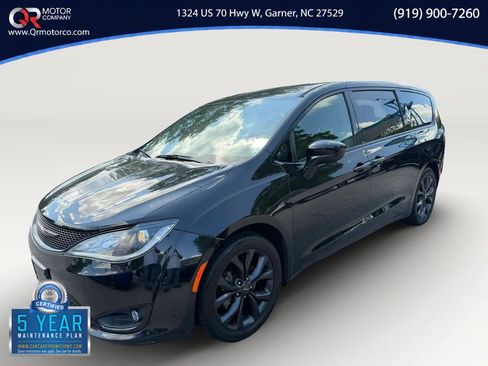 Used 2019 Chrysler Pacifica Touring Plus w/ S Appearance Package FWD image 7