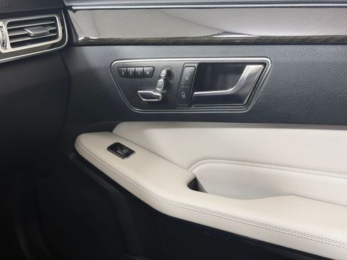 Used 2016 Mercedes-Benz E 350 Sedan image 27