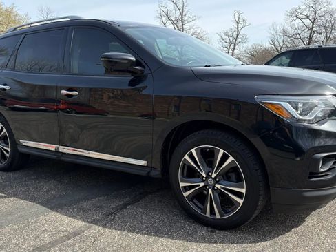 Used 2017 Nissan Pathfinder Platinum w/ Family Entertainment Package image 12