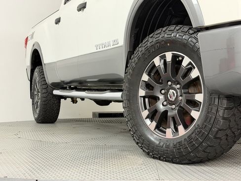 Used 2019 Nissan Titan PRO-4X image 16