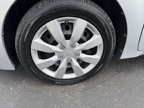 Used 2016 Toyota Corolla LE FWD image 8