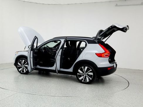 Certified 2022 Volvo XC40 P8 Recharge Plus image 12