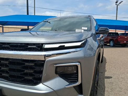 New 2026 Chevrolet Traverse LT w/ Driver Confidence Package FWD image 3