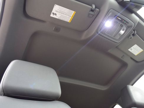 Used 2025 GMC Sierra 1500 SLT image 24