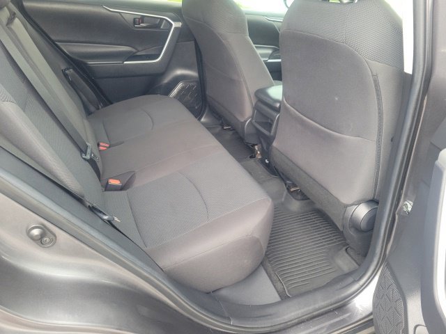 Used 2021 Toyota RAV4 LE FWD image 13