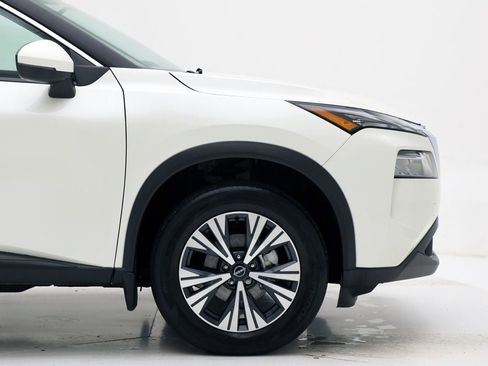 Used 2023 Nissan Rogue SV w/ SV Premium Package image 3