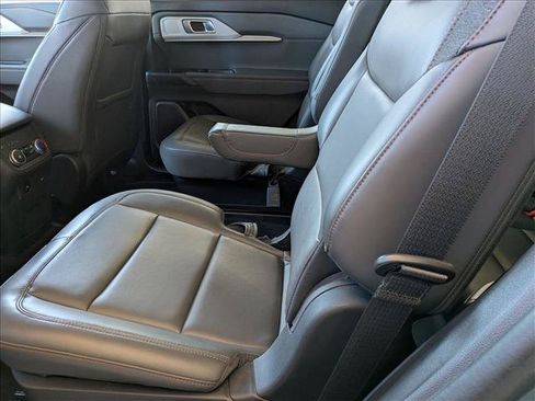 Used 2025 Ford Explorer Active w/ Active Comfort Package RWD image 18