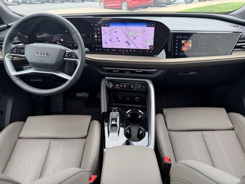 Certified 2025 Audi Q5 Prestige AWD/4WD image 2