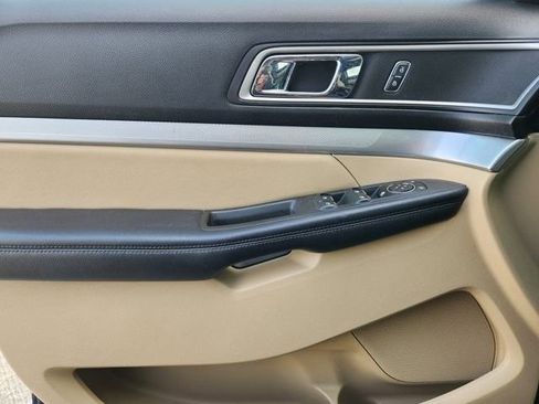 Used 2016 Ford Explorer XLT w/ Equipment Group 202A image 20