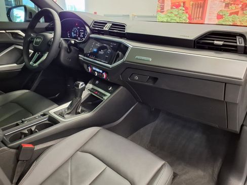 Used 2024 Audi Q3 2.0T Premium AWD/4WD image 9