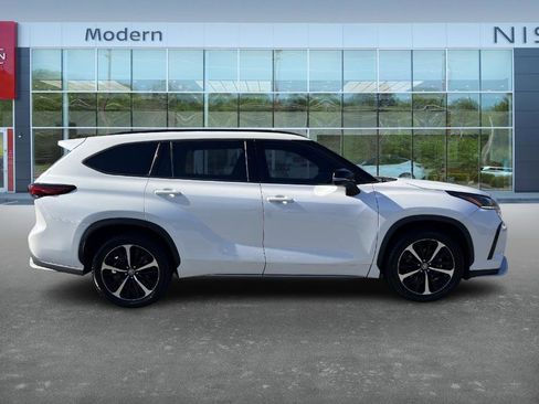 Used 2021 Toyota Highlander XSE image 4