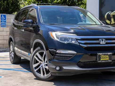 Used 2017 Honda Pilot Touring image 3
