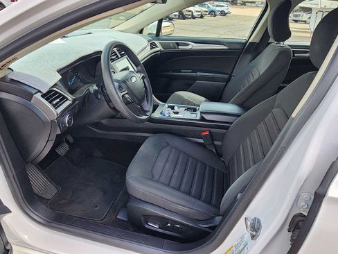 Used 2018 Ford Fusion SE w/ Fusion SE Technology Package FWD image 13