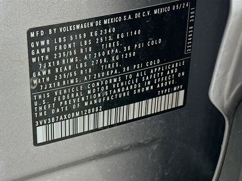 Used 2024 Volkswagen Tiguan SE image 12