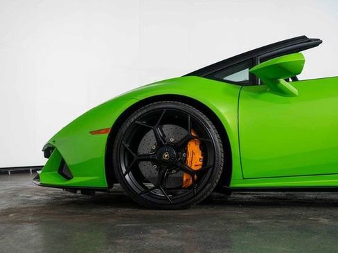Used 2022 Lamborghini Huracan EVO image 13